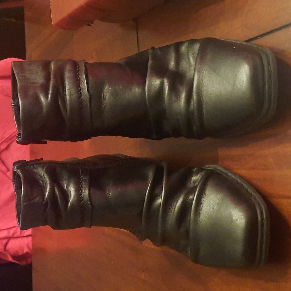 Rieker Black ankle boots with Button. Size 38eu